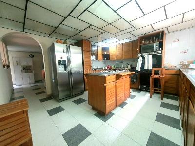 Casa de 4 alcobas en venta en Laureles Nogal, Medellín, 450 m² · foto 9 de 20