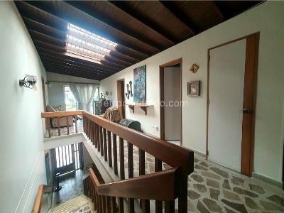 Casa de 4 alcobas en venta en Laureles Nogal, Medellín, 450 m² · foto 11 de 20