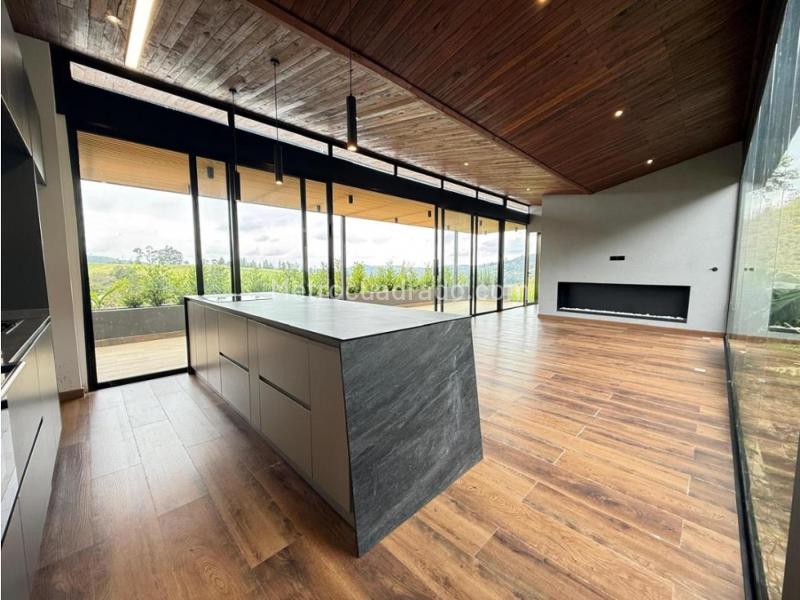 Casa – Envigado, Valle de Aburrá - Más