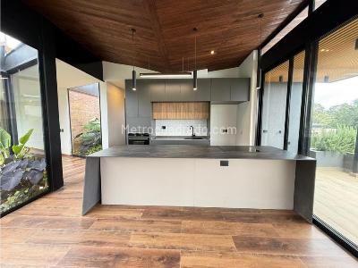 Casa de 3 alcobas en venta en Alto De Palmas, Medellín, 331 m² · foto 6 de 20
