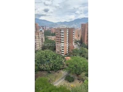 Apartamento de 3 alcobas en venta en Conquistadores, Medellín, 119 m² · foto 2 de 13