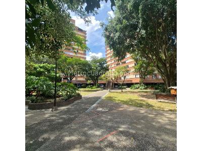 Apartamento de 3 alcobas en venta en Conquistadores, Medellín, 119 m² · foto 9 de 13