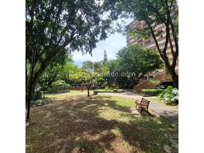 Apartamento de 3 alcobas en venta en Conquistadores, Medellín, 119 m² · foto 10 de 13