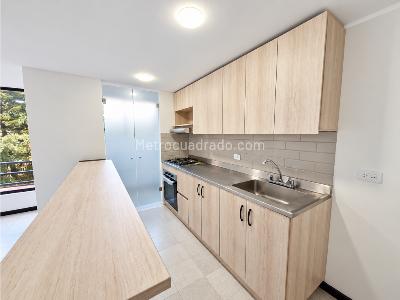 Apartamento de 3 alcobas en venta en Castropol, Medellín, 90 m² · foto 3 de 12
