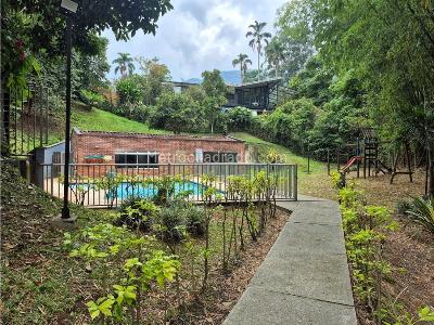 Casa de 3 alcobas en venta en Intermedia, Envigado, 150 m² · foto 3 de 15