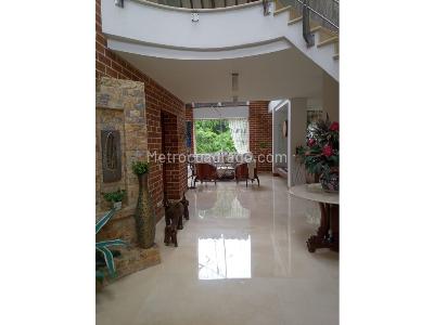 Casa de 5 alcobas en venta en Escobero, Envigado, 656 m² · foto 13 de 20