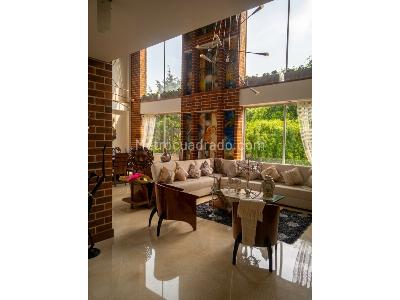 Casa de 5 alcobas en venta en Escobero, Envigado, 656 m² · foto 2 de 20