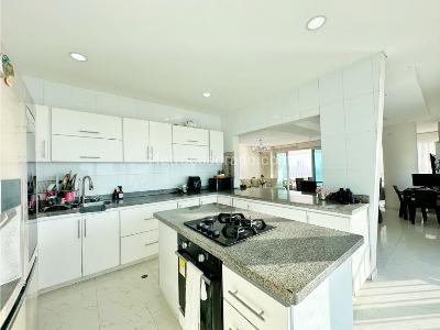 Apartamento de 3 alcobas en venta en Zona Residencial Manga, Cartagena, 228 m² · foto 8 de 20