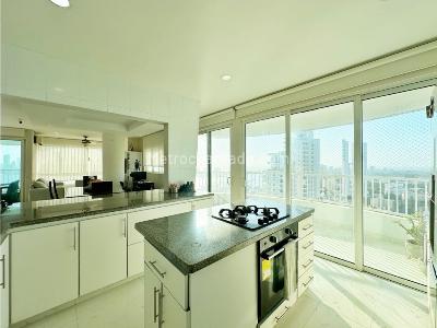 Apartamento de 3 alcobas en venta en Zona Residencial Manga, Cartagena, 228 m² · foto 10 de 20