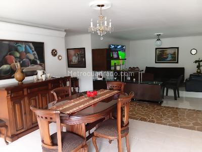Apartamento de 4 alcobas en venta en Laureles, Medellín, 204 m² · foto 3 de 20
