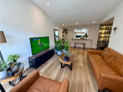 Apartamento de 3 alcobas en venta en Bella Suiza, Bogotá, 84 m² · foto 3 de 14