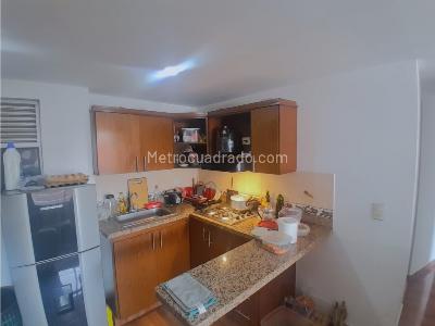 Apartamento de 3 alcobas en venta en Obrero, Bello, 59 m² · foto 2 de 10