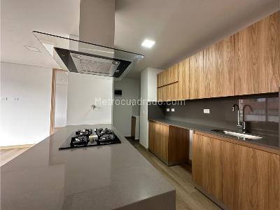 Apartamento en venta en Los Colores, Medellín · foto 2 de 20