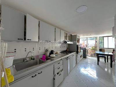 Apartamento de 4 alcobas en venta en Laureles, Medellín, 125 m² · foto 6 de 17