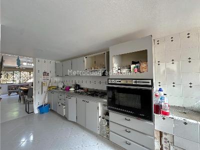 Apartamento de 4 alcobas en venta en Laureles, Medellín, 125 m² · foto 8 de 17