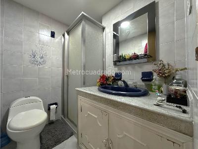 Apartamento de 4 alcobas en venta en Laureles, Medellín, 125 m² · foto 9 de 17
