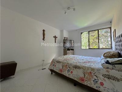 Apartamento de 4 alcobas en venta en Laureles, Medellín, 125 m² · foto 12 de 17