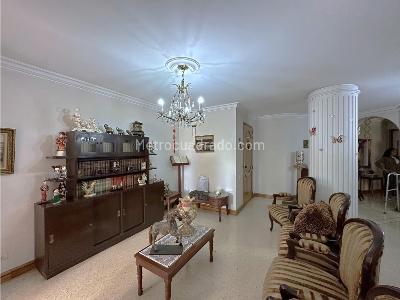 Apartamento de 4 alcobas en venta en Laureles, Medellín, 131 m² · foto 2 de 20