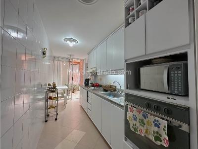Apartamento de 4 alcobas en venta en Laureles, Medellín, 131 m² · foto 5 de 20