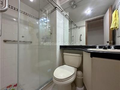 Apartamento de 4 alcobas en venta en Laureles, Medellín, 131 m² · foto 10 de 20