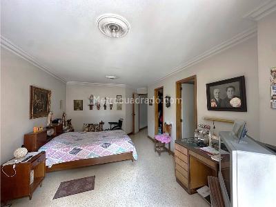 Apartamento de 4 alcobas en venta en Laureles, Medellín, 131 m² · foto 17 de 20