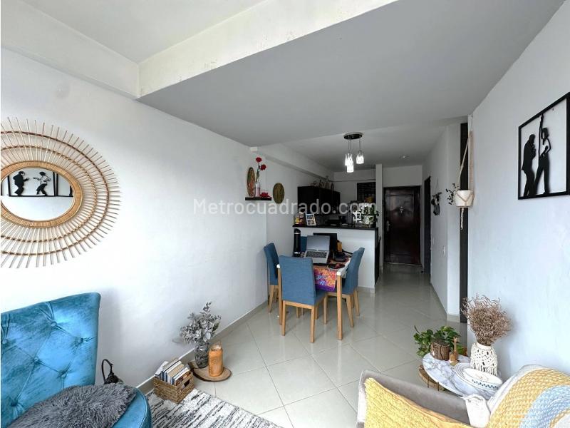 3BR Apartment with Balcony in Laureles - 4