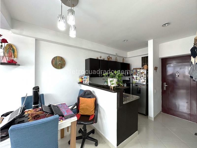 3BR Apartment with Balcony in Laureles - 5