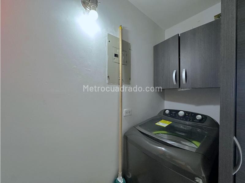 3BR Apartment with Balcony in Laureles - 7