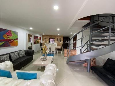 Apartamento de 3 alcobas en venta en Laureles, Medellín, 176 m² · foto 2 de 17