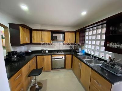 Apartamento de 3 alcobas en venta en Laureles, Medellín, 176 m² · foto 8 de 17
