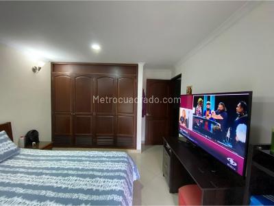Apartamento de 3 alcobas en venta en Laureles, Medellín, 176 m² · foto 12 de 17