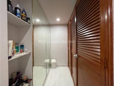 Apartamento de 3 alcobas en venta en Cerro Nutibara, Medellín, 115 m² · foto 12 de 17