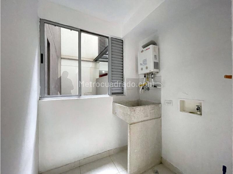 3BR Apartment with City View in La Castellana - 9
