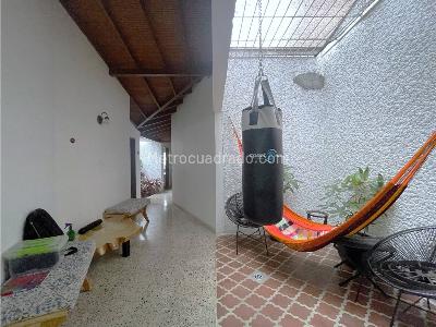 Casa de 5 alcobas en venta en La Castellana, Medellín, 317 m² · foto 3 de 20