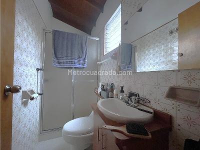 Casa de 5 alcobas en venta en La Castellana, Medellín, 317 m² · foto 8 de 20