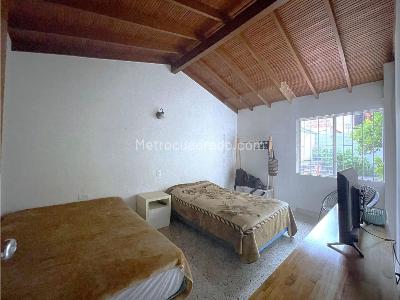 Casa de 5 alcobas en venta en La Castellana, Medellín, 317 m² · foto 9 de 20