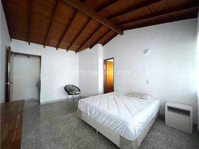Casa de 5 alcobas en venta en La Castellana, Medellín, 317 m² · foto 16 de 20