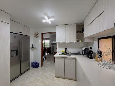 Apartamento de 3 alcobas en venta en Conquistadores, Medellín, 97 m² · foto 9 de 20