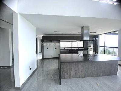 Casa de 5 alcobas en venta en Las Palmas, Medellín · foto 2 de 20