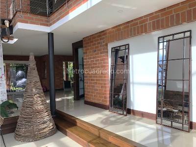 Casa de 4 alcobas en venta en Ave Maria, Sabaneta, 470 m² · foto 3 de 20
