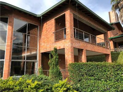 Casa de 4 alcobas en venta en Ave Maria, Sabaneta, 470 m² · foto 19 de 20