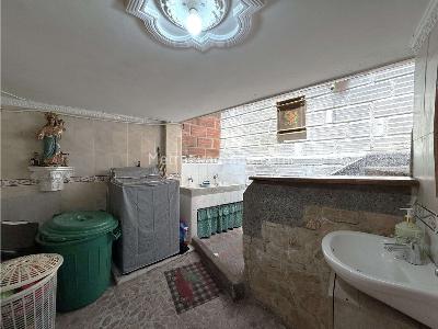 Casa de 4 alcobas en venta en Aranjuez, Medellín, 115 m² · foto 10 de 13