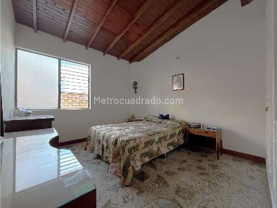 Apartamento de 4 alcobas en venta en Robledo Pilarica, Medellín, 94 m² · foto 9 de 19