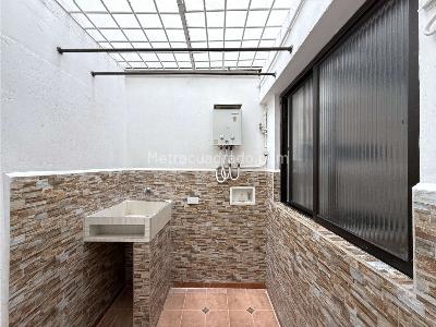 Apartamento de 2 alcobas en venta en Cabañas, Bello, 76 m² · foto 8 de 16