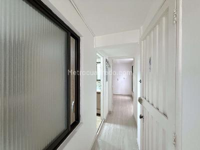 Apartamento de 2 alcobas en venta en Cabañas, Bello, 76 m² · foto 11 de 16