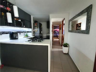 Apartamento de 3 alcobas en venta en Calasania, Medellín, 57 m² · foto 2 de 14