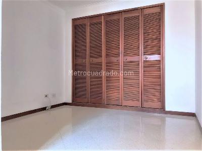 Apartamento de 2 alcobas en arriendo en Laureles, Medellín, 74 m² · foto 13 de 15