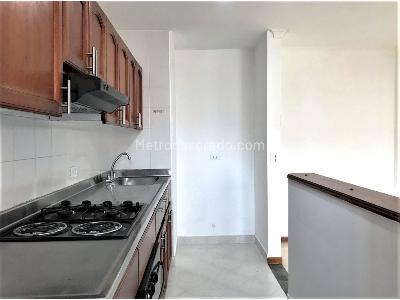 Apartamento de 2 alcobas en arriendo en Laureles, Medellín, 74 m² · foto 2 de 15