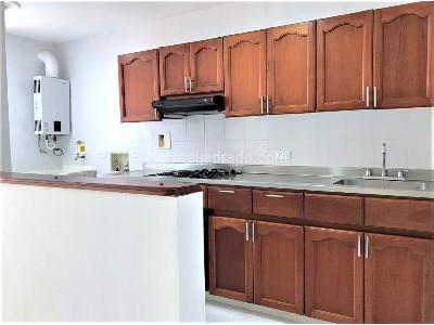Apartamento de 2 alcobas en arriendo en Laureles, Medellín, 74 m² · foto 3 de 15