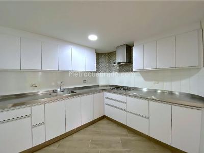 Apartamento en arriendo en Poblado, Medellín · foto 4 de 20
